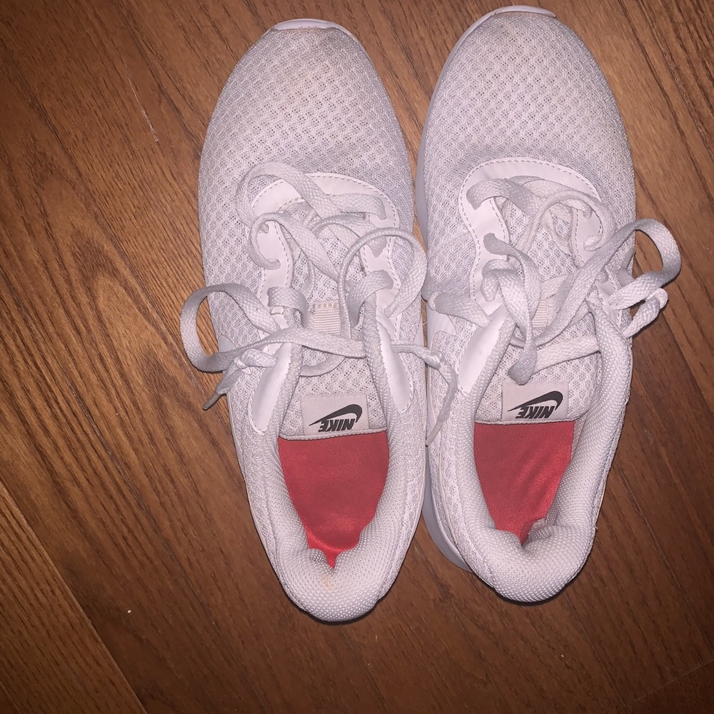 Nike Tanjun